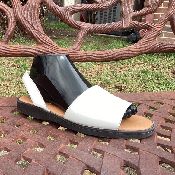 Duck Head White Sandals 9M - Picture 2 of 9